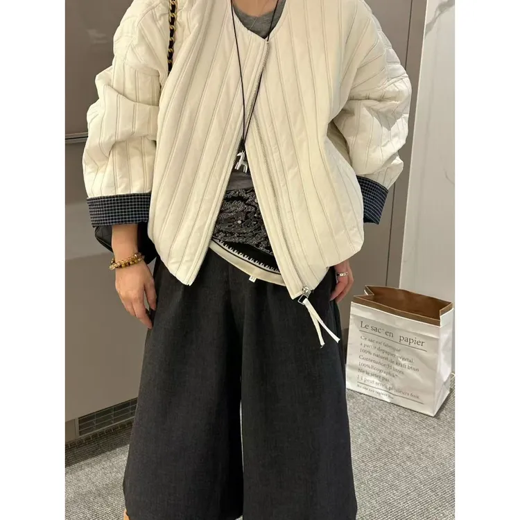 2025秋季新款韩版宽松短款圆领拉链竖坑条外套上衣女休闲时尚百搭