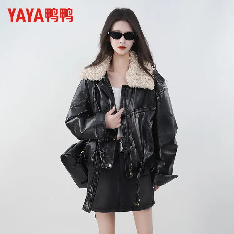 YAYA/鸭鸭冬季复古机车服拼接可拆卸毛领皮衣羽绒服女YE5B612551M