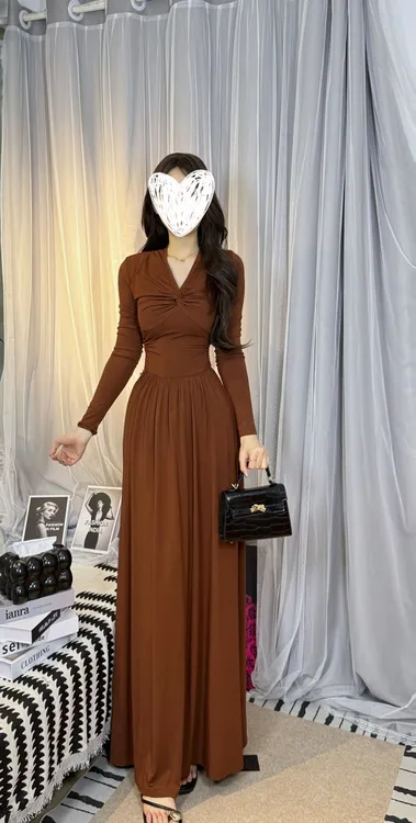 秋季法式轻熟风扭结v领连衣裙女装秋季新款复古高级感收腰长裙子