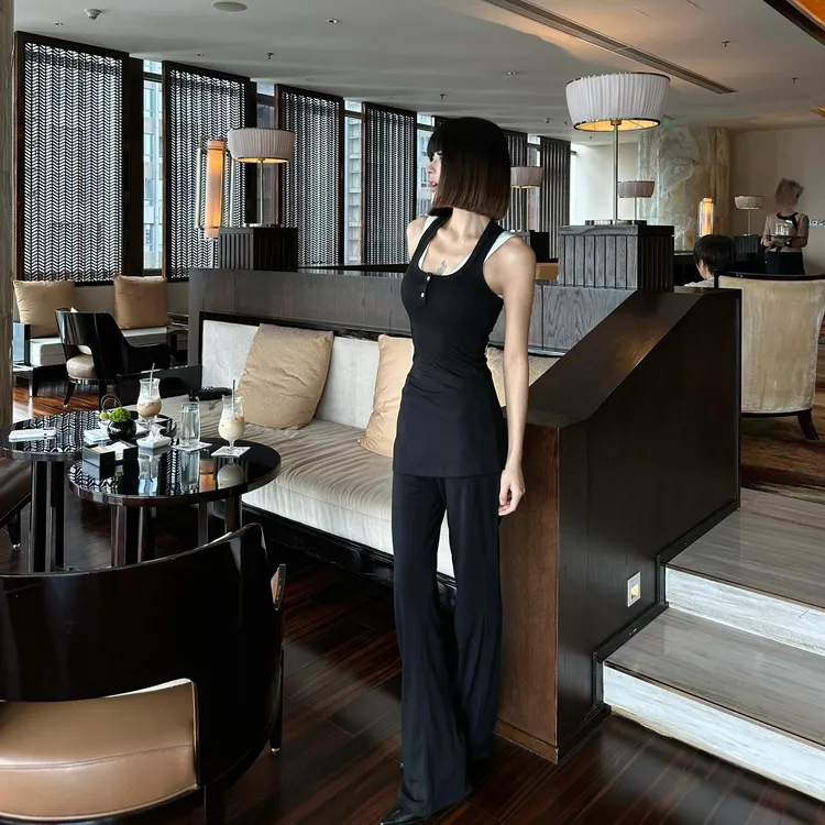 2025年夏季新款纯欲风辣妹修身显瘦背心两件套微喇长裤女时尚套装