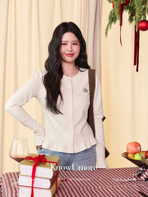 知葵微胖定制【甜系kitty】秋冬甜美慵懒KT刺绣花边下摆针织衫8926