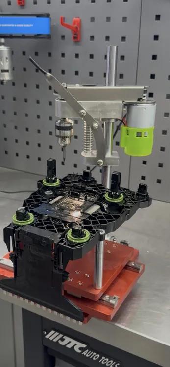 大众双离合机电单元维修设备，电钻支架可旋转打斜孔