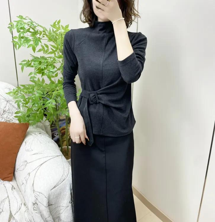 冬季新款时尚洋气百搭气质设计感减龄显瘦女上衣