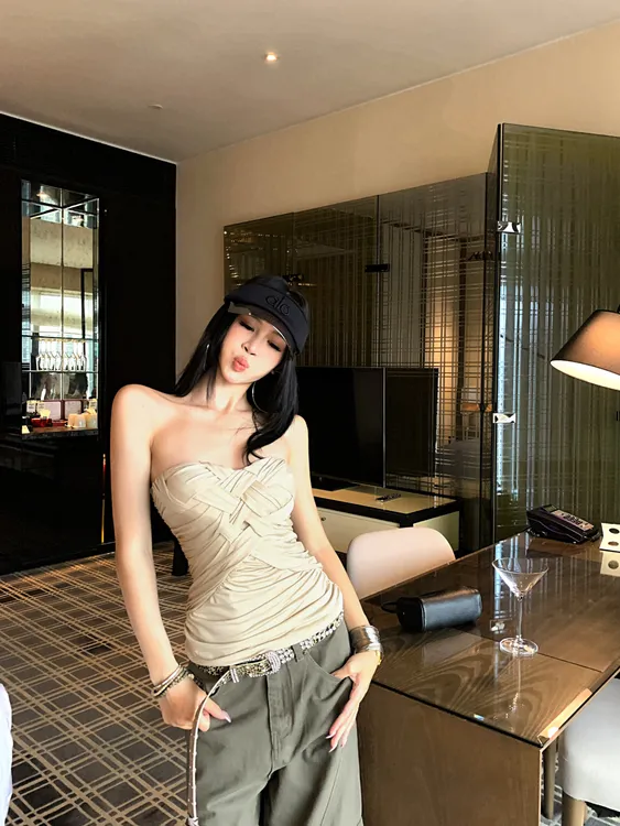 编织抹胸自带胸垫设计感小众褶皱收腰修身显瘦短款上衣