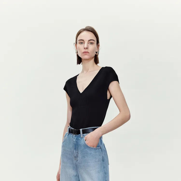 LYNEE 简约小飞袖V领套头针织背心显瘦内搭休闲 LGD2FSK029