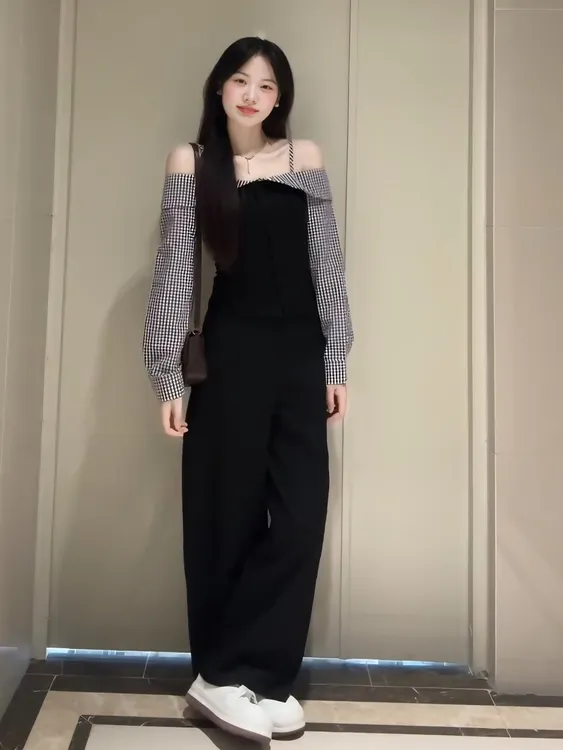 2025秋季新款性感辣妹穿搭露肩衬衫上衣高腰休闲阔腿裤时尚两件套