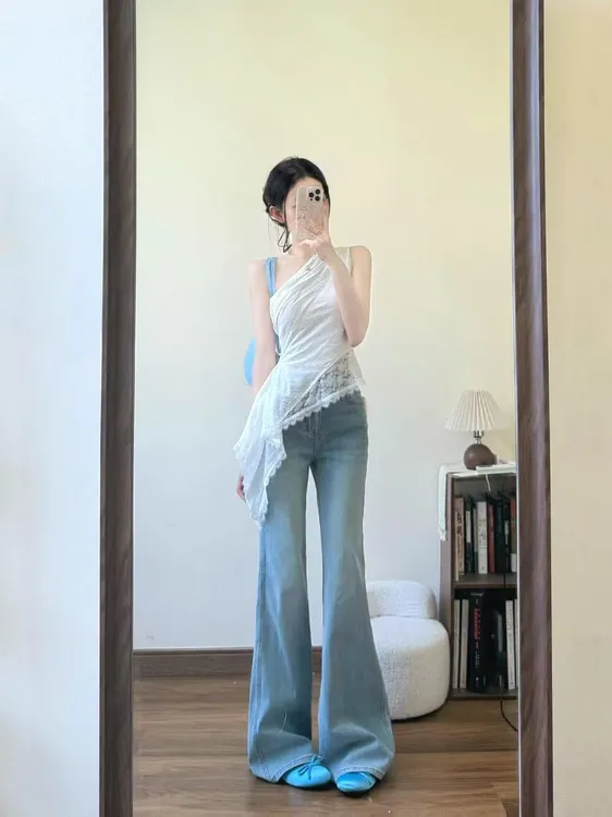 2025春夏新款韩系不规则蕾丝拼接斜领露肩无袖上衣复古微喇牛仔裤