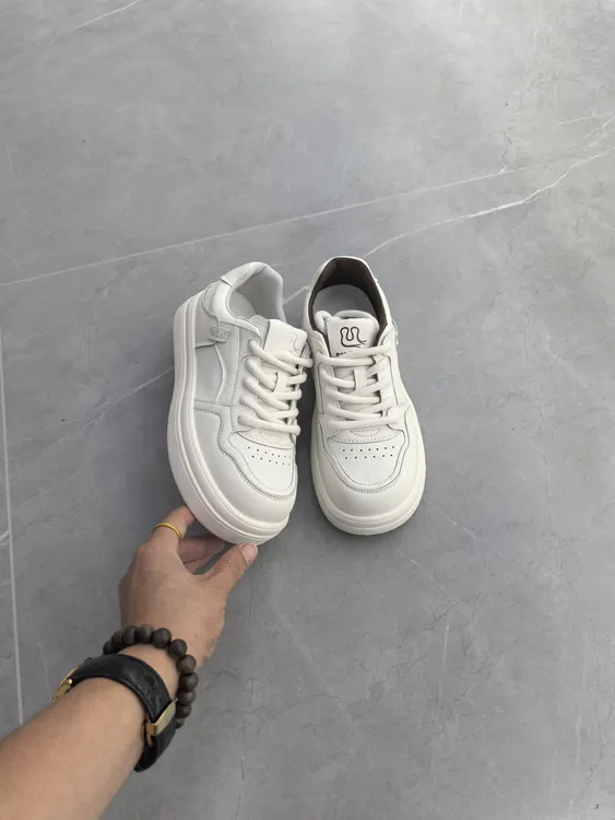 欧陌女鞋2025秋季新款圆头板鞋覆膜休闲板鞋系带休闲鞋舒适小白鞋