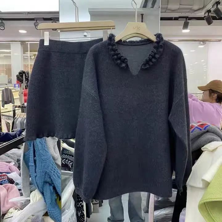 欧洲站2025冬季新款欧货精品女木耳边剪刀领毛衣+短裙纯色套装潮