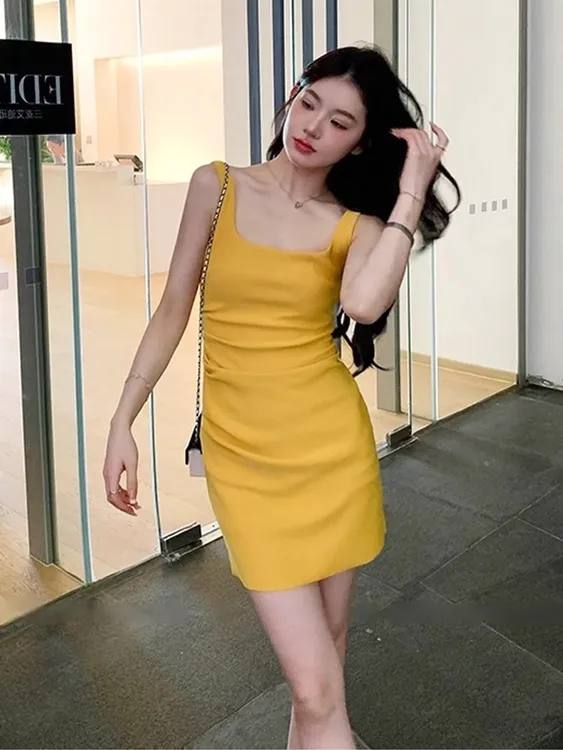 法式复古方领无袖背心连衣裙女夏季设计感修身显瘦纯色百搭短裙子