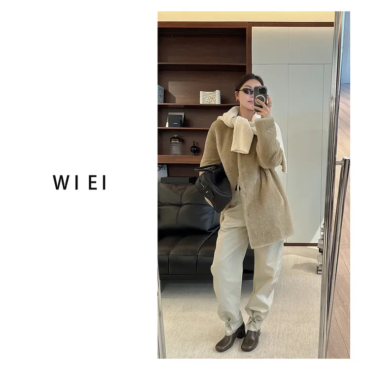 《WI EI》冬境*美利奴皮毛一体亮泽无领剪羊毛皮草大衣W25306602