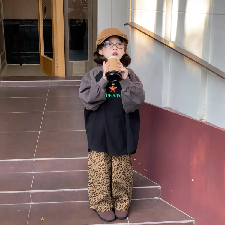 小思家2025秋季新款女童套装韩版洋气时髦宽松印花卫衣豹纹阔腿裤