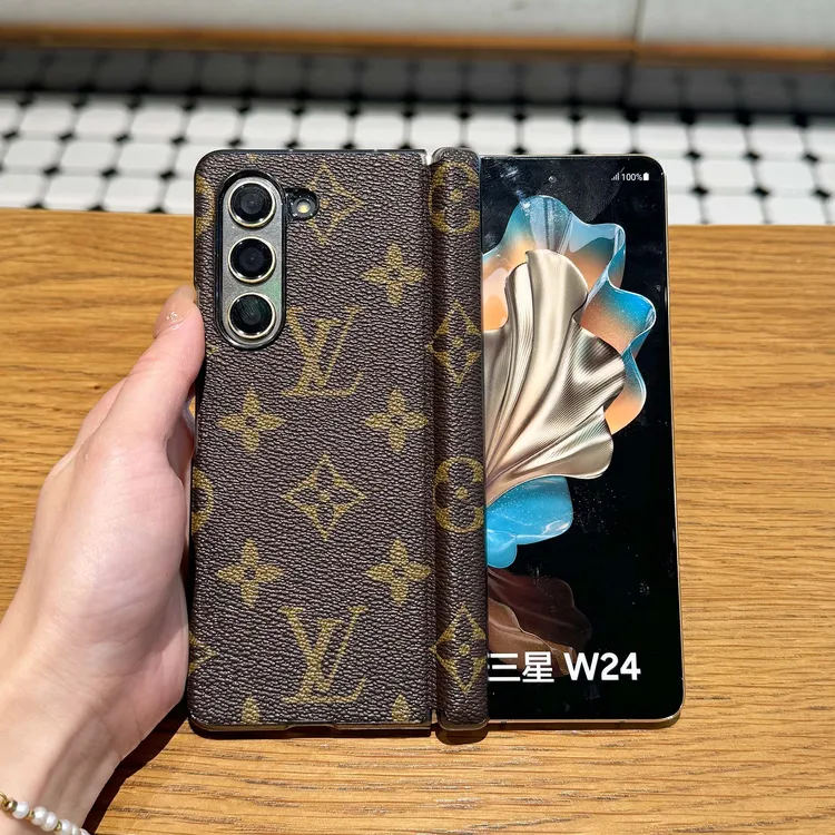 适用三星FOLD5真皮潮牌手机壳W24/W25防摔全包手机套fold7新款壳