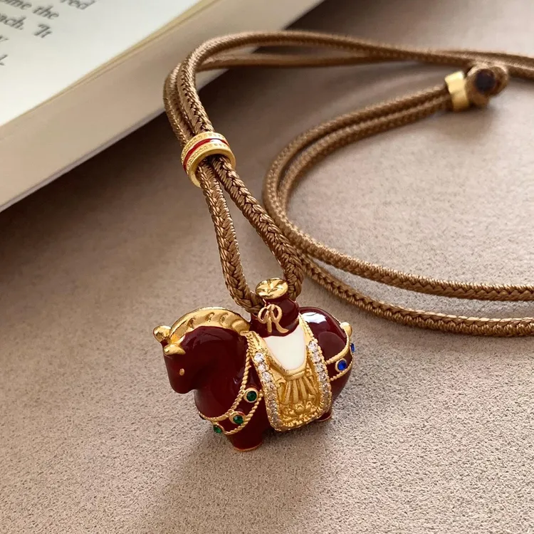 合金棉绳项链 新中式小马吊坠女2025新款精致高级轻奢小众毛衣链