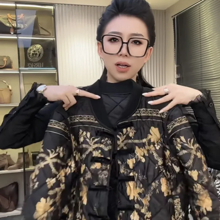 女士夏季洋气百搭常规款常规袖植物花卉冬季短外套