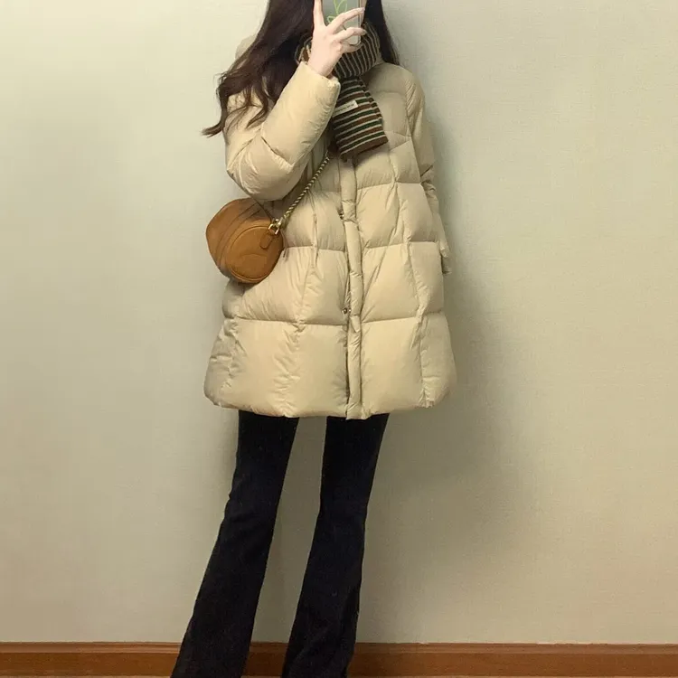 高充绒量巨好看的羽绒服女2025年冬季新款高级感保暖白鸭绒中长款