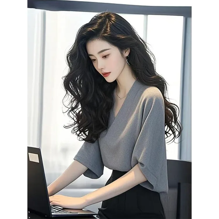 韩版洋气减龄灰色V领短袖t恤女2025夏季新款通勤百搭时尚显瘦上衣
