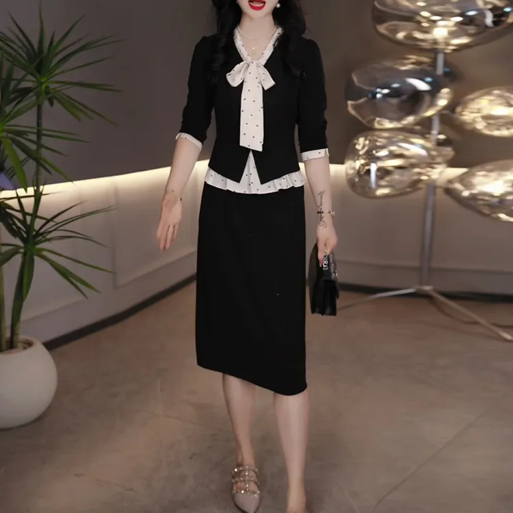 今年流行爆款V领七分袖连衣裙女2025春秋新款妈妈假两件礼服裙子