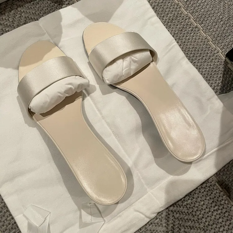 【ParisPointe巴黎足记】仙女风网红磨砂高跟一字拖平底修面皮时尚