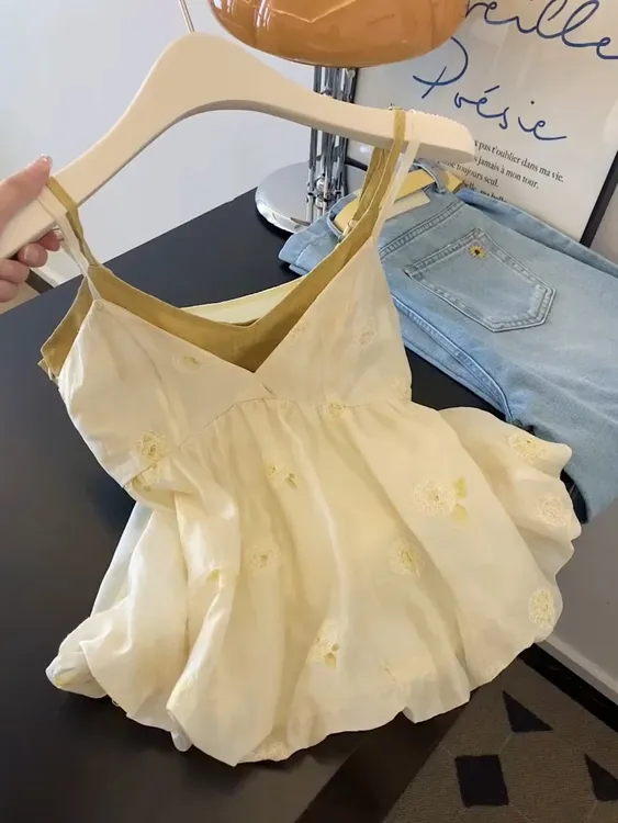 假两件黄色吊带背心女夏外穿设计感小众多巴胺无袖花苞上衣高级感