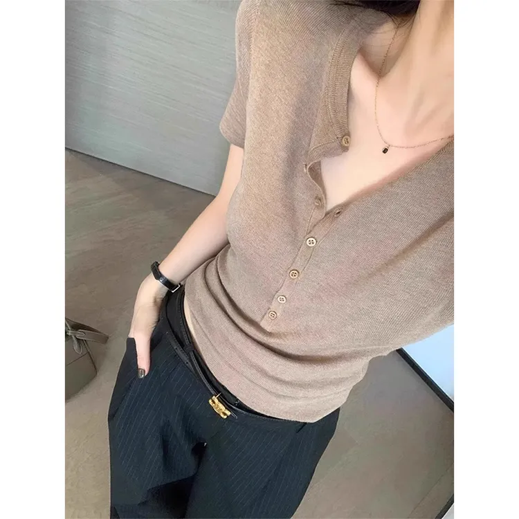 高级老钱风短袖针织衫女修身正肩上衣2025夏卡其色v领t恤冰丝内搭