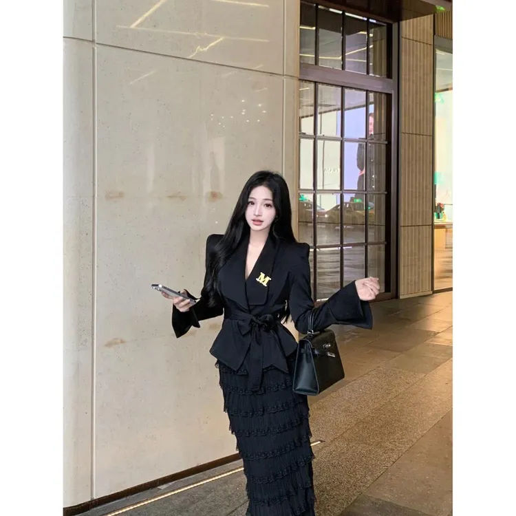 气质名媛复古系带收腰西装外套网纱半身裙女2024冬季新款时尚套装