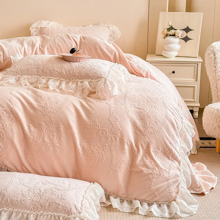 韩版公主风牛奶绒夹棉床盖款四件套冬季A类双层花边雕花绒四件套
