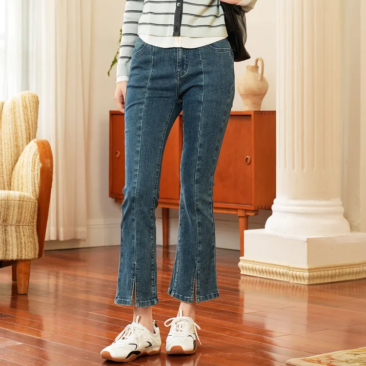 费依时尚摩登牛仔裤女2025秋季新款简约微喇裤型裤腿开叉设计裤子