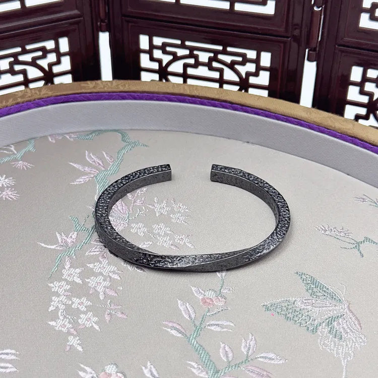 足银手镯 银9999新款设计乌藤手镯男复古做旧黑色莫比乌斯环男士