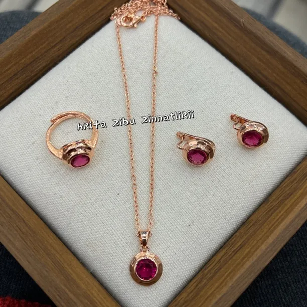 钛钢项链 新款时尚大方百搭气质个性玫瑰金色三件套 精致简约