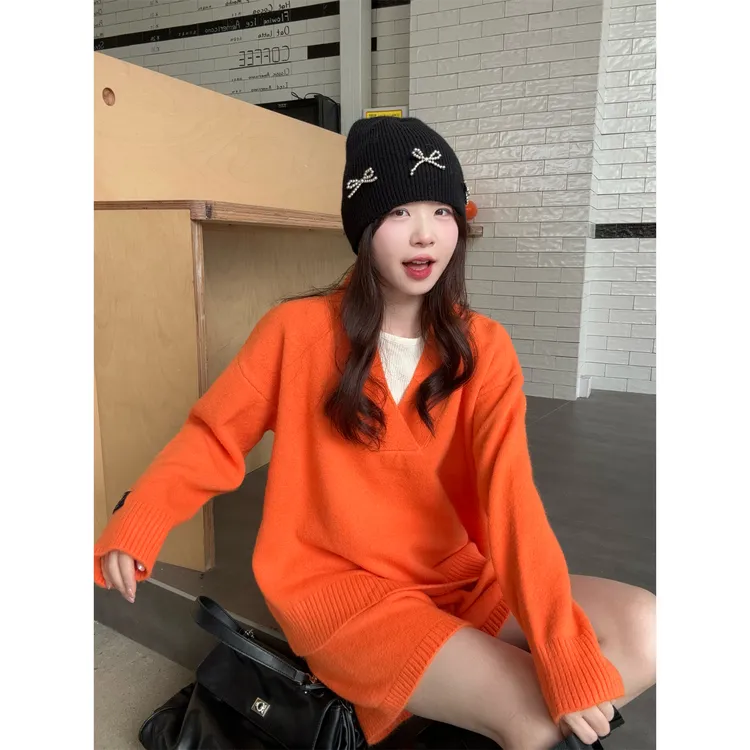现货 秋冬季时尚毛衣女慵懒风橘色V领针织衫上衣+短裤套装
