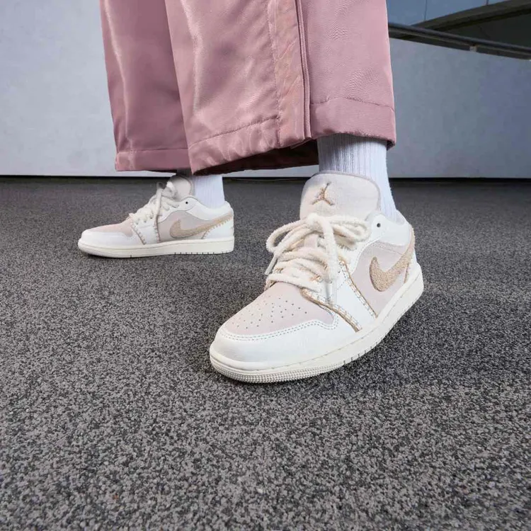 Jordan官方 AJ1 Low SE 运动鞋复古经典低帮 HV4268-120