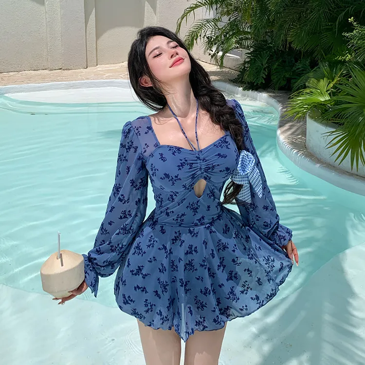 泳衣女大码胖mm遮肚显瘦ins少女气质连体裙式长袖沙滩度假游泳衣