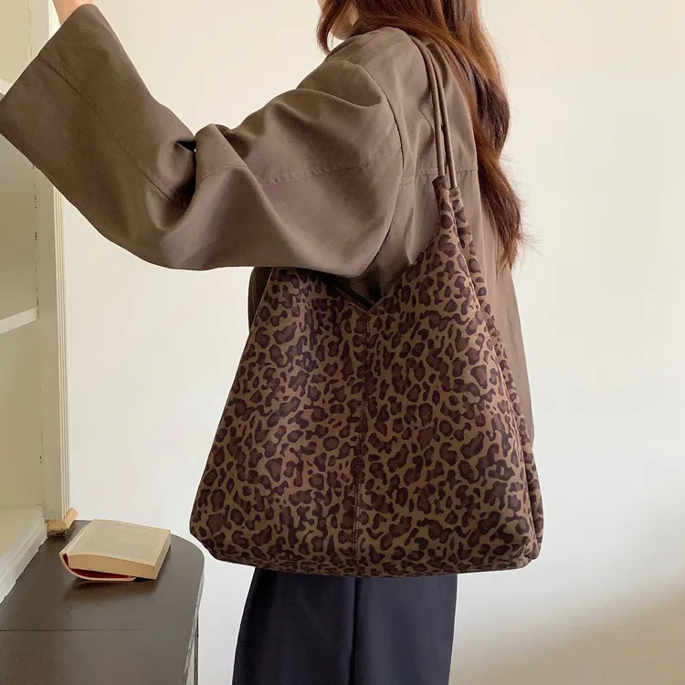 竹笋喵喵 小众复古绒面豹纹单肩包女2025秋冬质感时尚慵懒托特包