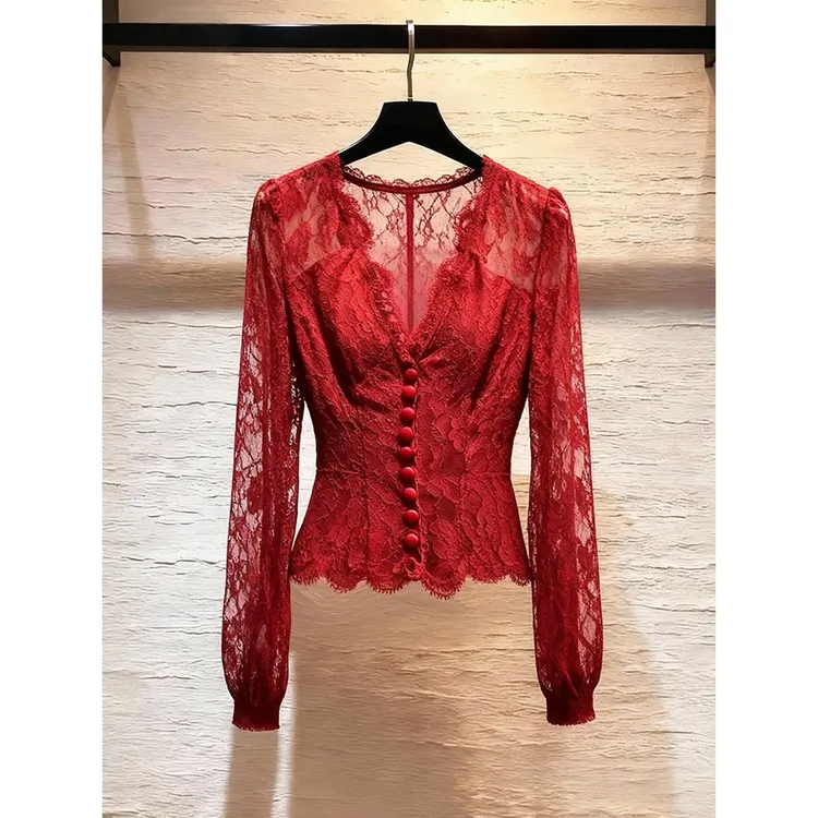 新年圣诞巨好看红色蕾丝上衣2025冬季爆款轻奢高级感收腰内搭衬衫