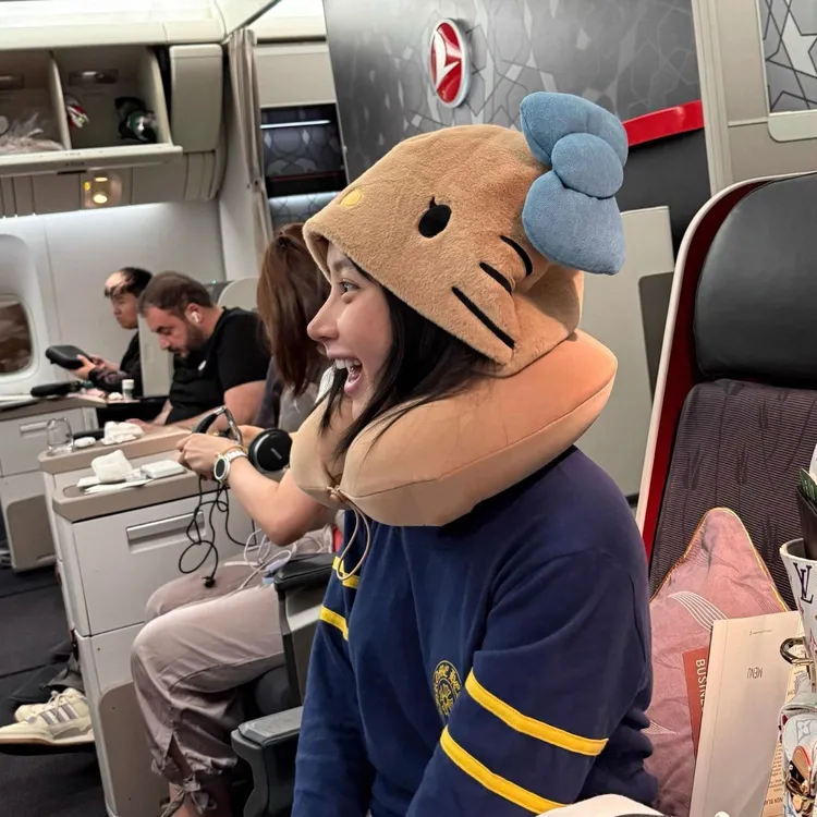 hellokittyu型枕连帽遮光靠枕旅行便携护颈长途飞机高铁睡觉神器