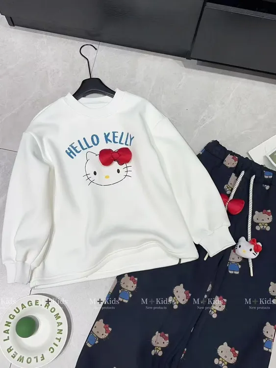 2025秋冬新款中大童洋气韩版卡通Kitty印花设计一体加绒儿童卫衣