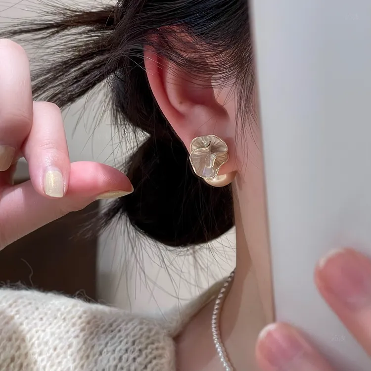 【沁汝饰品】 F661山茶花前后戴珠珠花朵耳钉轻奢气质