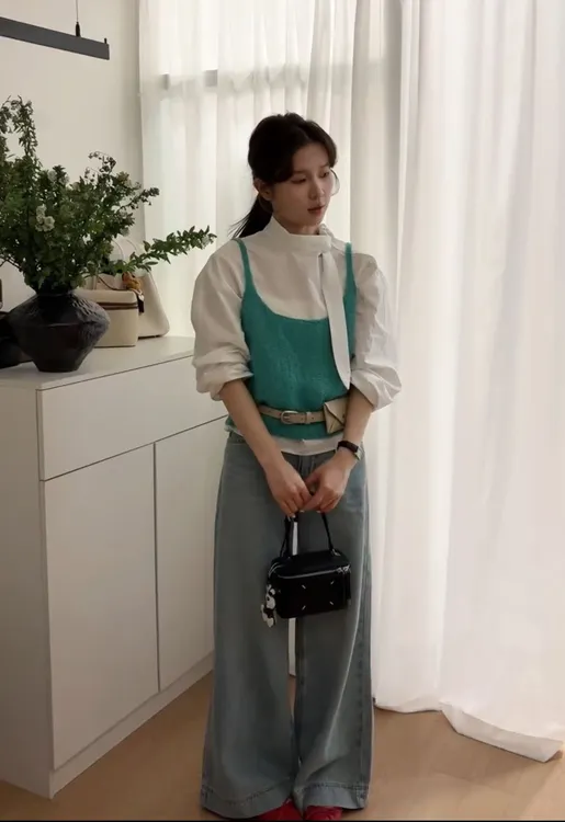 2025春季新款韩系穿搭设计感白色衬衫绿色吊带背心复古牛仔裤套装