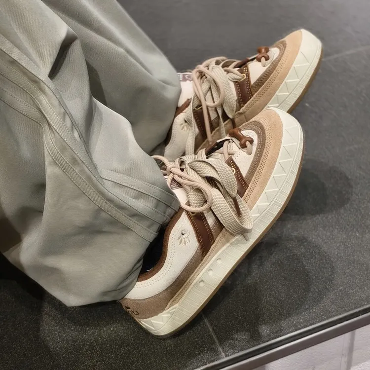 阿迪达斯 （adidas）25新款夏季三叶草面包鞋鲨鱼鞋低帮板鞋 JQ2611