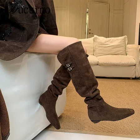 DUCURNO复古粗跟方头褶皱堆堆靴女宽筒瘦瘦靴套筒西部骑士靴长靴
