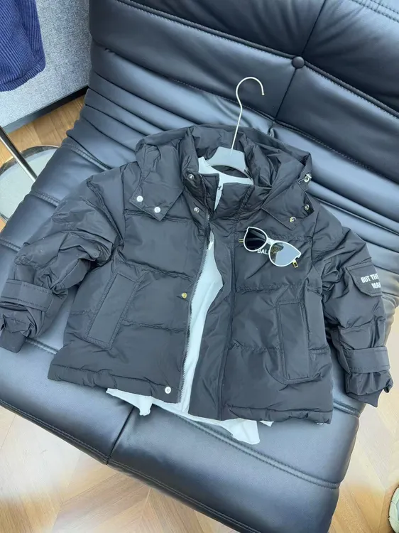 力2025【X】2月21日 男童女童时尚黑色连帽羽绒服8888-