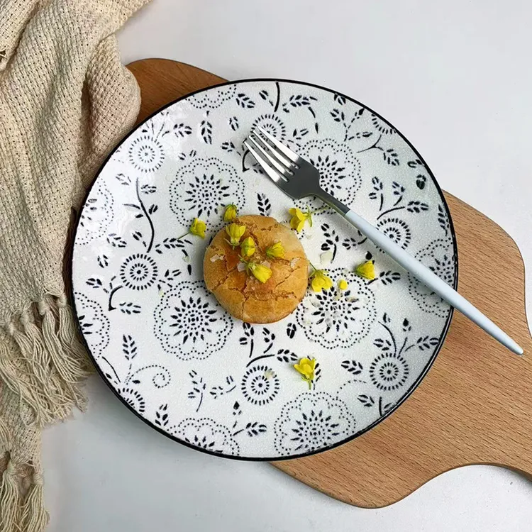 欧式创意浮雕陶瓷盘子手绘釉下彩家用菜盘西餐厅装饰盘8寸早餐盘