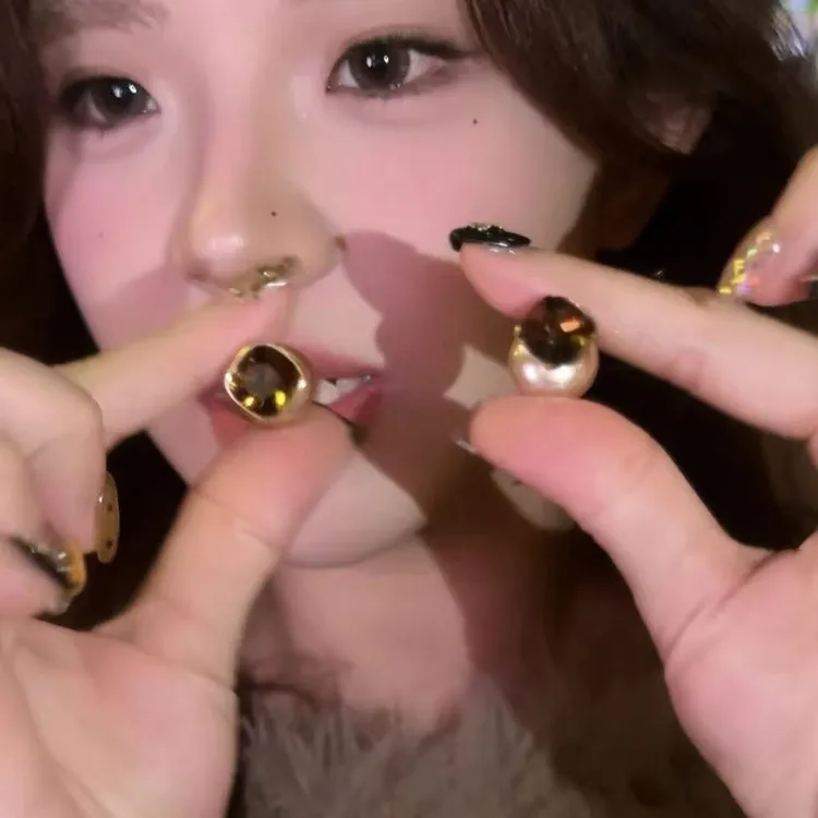 铜合金耳饰 复古方糖闪钻耳环前后戴珠珠耳饰时尚小众设计感耳环商品图