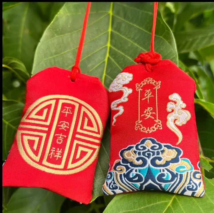 中国红香包挂件车载香包香薰