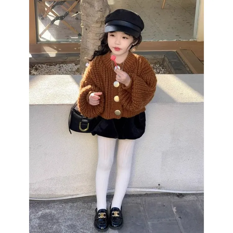 韩版女童2024秋冬新款甜美咖色金属扣灯笼袖毛衣女孩黑色丝绒短裤