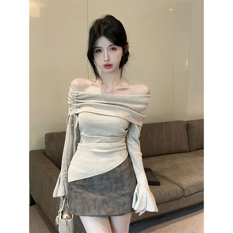 2025秋季新款韩版一字肩不规则喇叭袖打底衫T恤高腰百搭短裙套装 