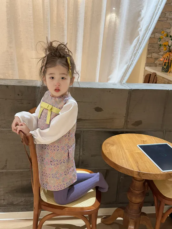 小思家2025年女童秋季新款国风新中式铜钱花套装百搭白衬衫套装