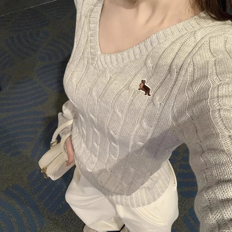 小狗环游记腊肠狗刺绣绞花V领毛衣女士秋季高级感修身显瘦上衣