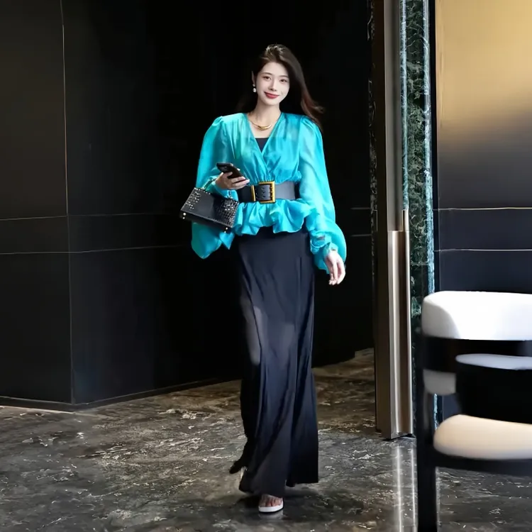 湖蓝色衬衫轻奢气质长袖显瘦名媛女神设计感小众收腰轻熟春季上衣